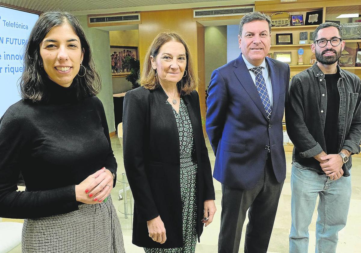 Inés Oliveira (Telefónica), Beatriz Herranz (Telefónica), Carlos Fernández Carriedo (Junta de Castilla y León) y Víctor García (Teikei).