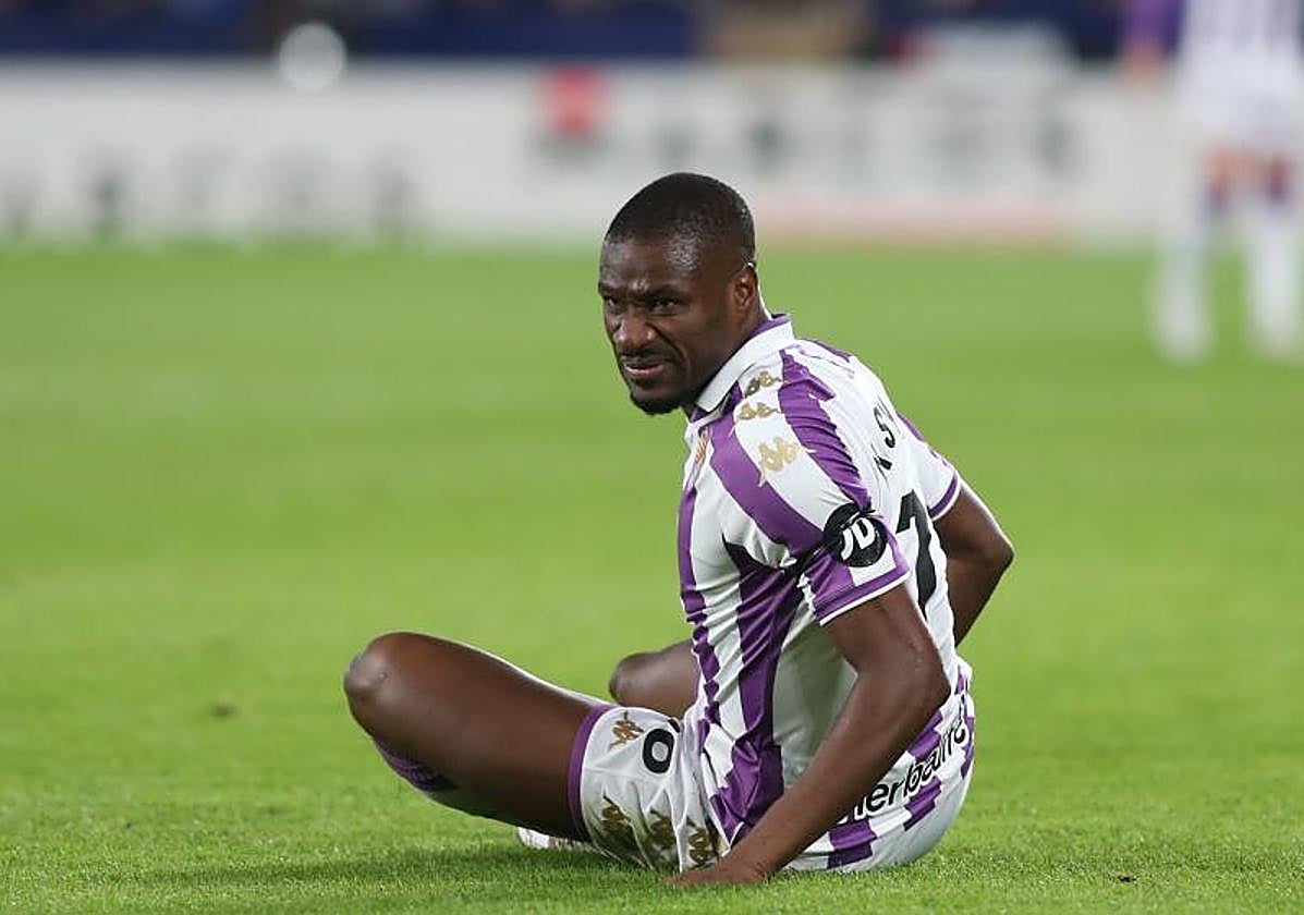 Mamadou Sylla, tras lesionarse el pasado sábado en el campo del Levante.