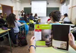 Alumnos del Instituto Delicias, de Valladolid, en una clase de Biología.