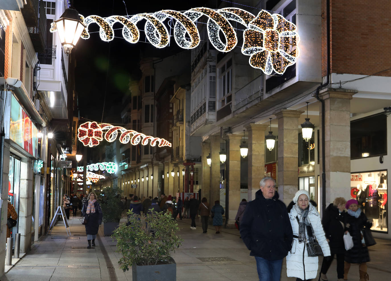 Las luces ya iluminan la Navidad en Palencia