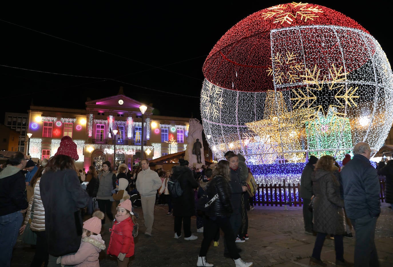 Las luces ya iluminan la Navidad en Palencia