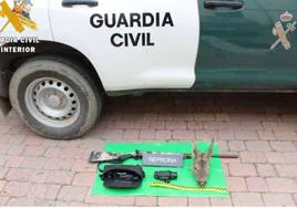 El Seprona de la Guardia Civil de Segovia intervino una cabeza de corzo, un fusil y más material para la caza.