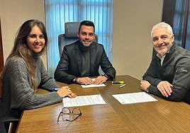 Firma del nuevo convenio entre el Ayuntamiento de Zaratán y la Asociación Empresarial del municipio.
