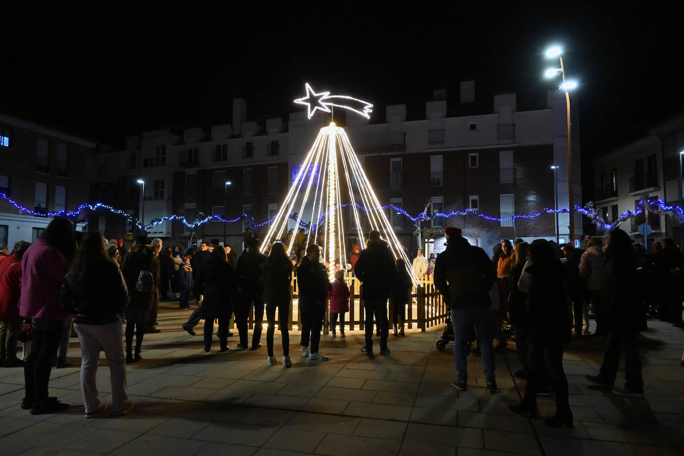 Santovenia de Pisuerga inaugura su árbol de Navidad