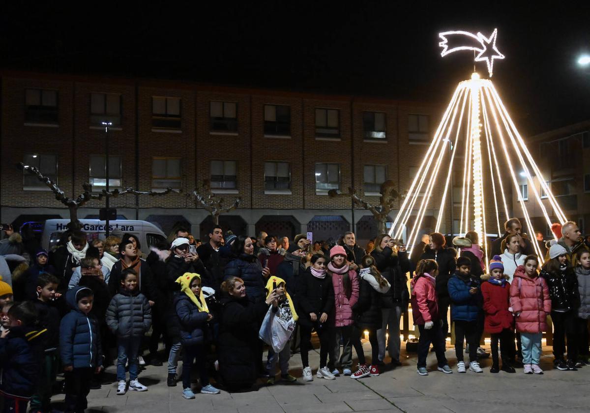 Santovenia de Pisuerga inaugura su árbol de Navidad