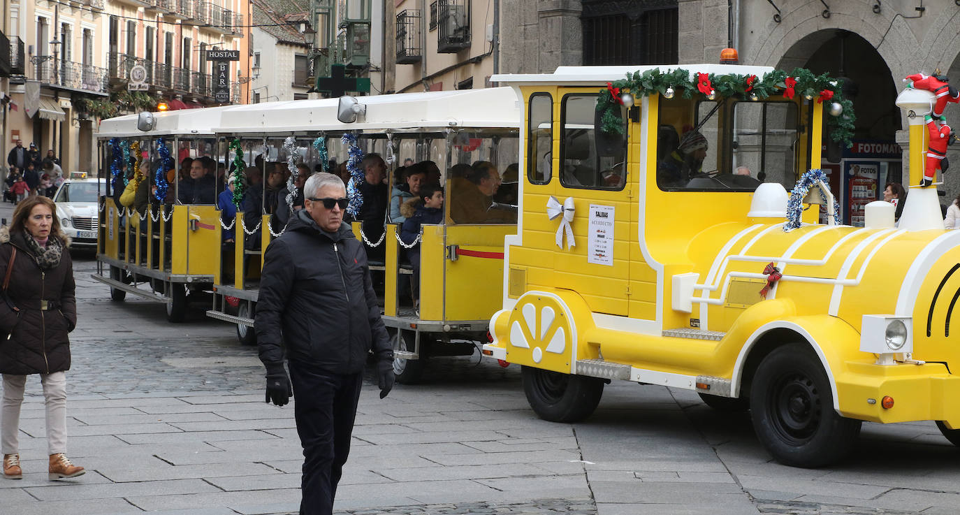 Segovia, llena de turistas durante el primer día del puente