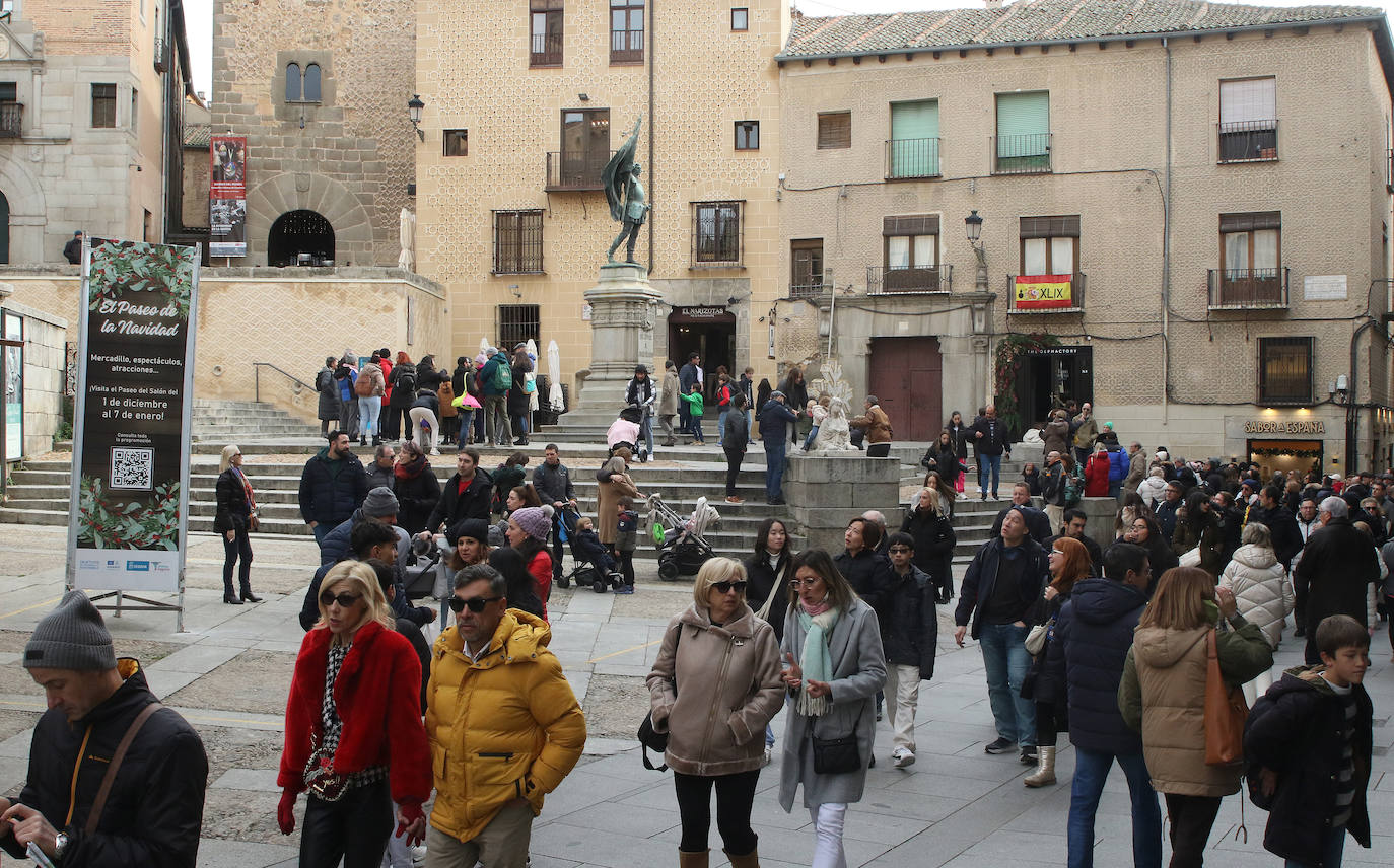 Segovia, llena de turistas durante el primer día del puente