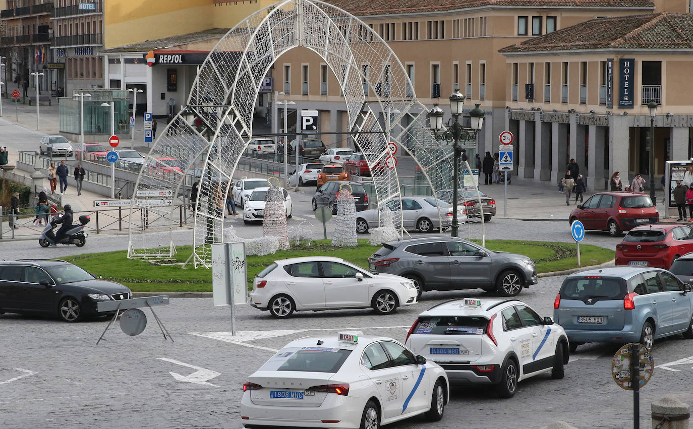 Segovia, llena de turistas durante el primer día del puente