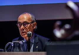 El poeta Luis Alberto de Cuenca.