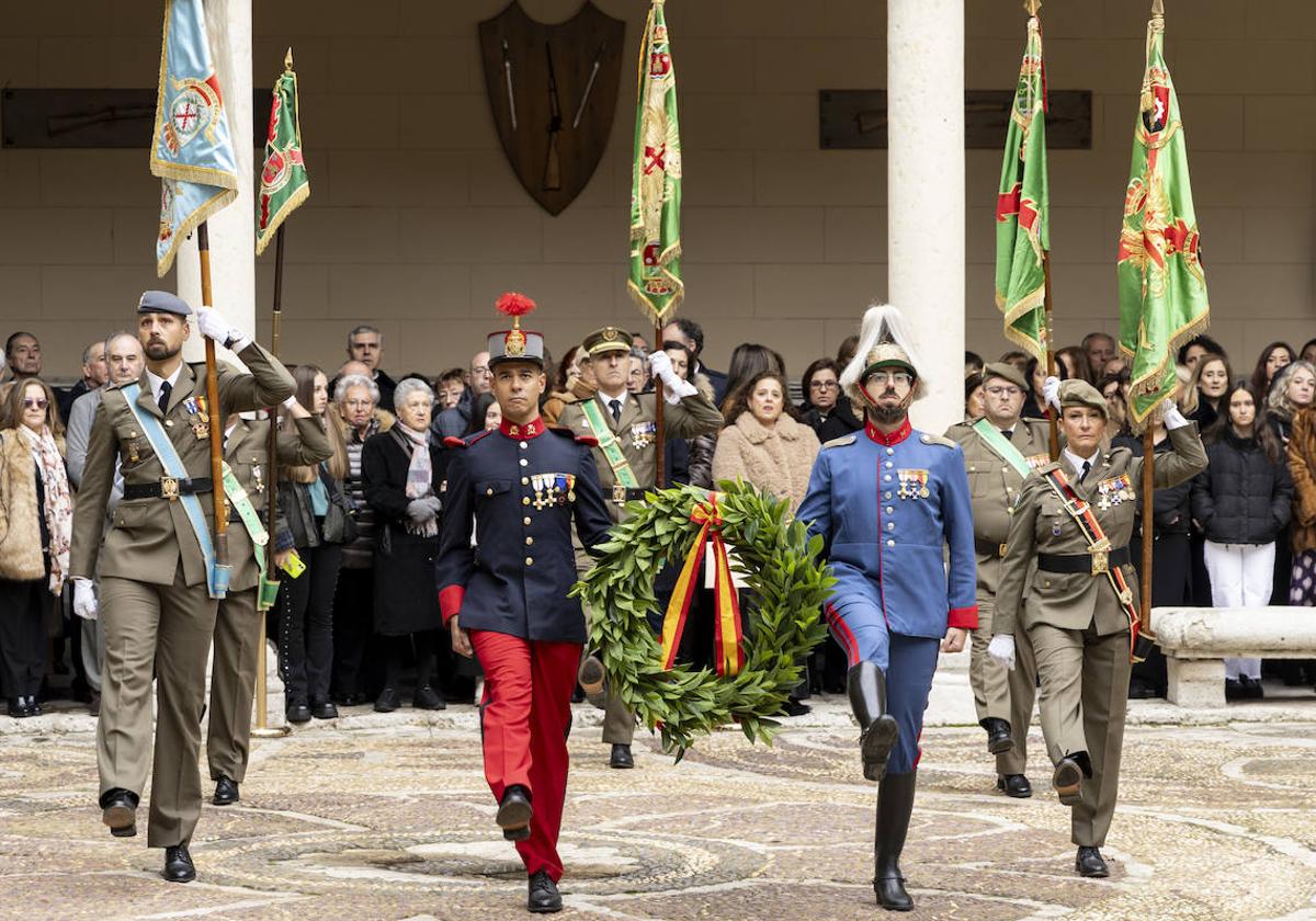 Homenaje a los caídos en los actos de la patrona de Infantería en el patio del Palacio Real.