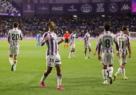 Salazar celebra su gol