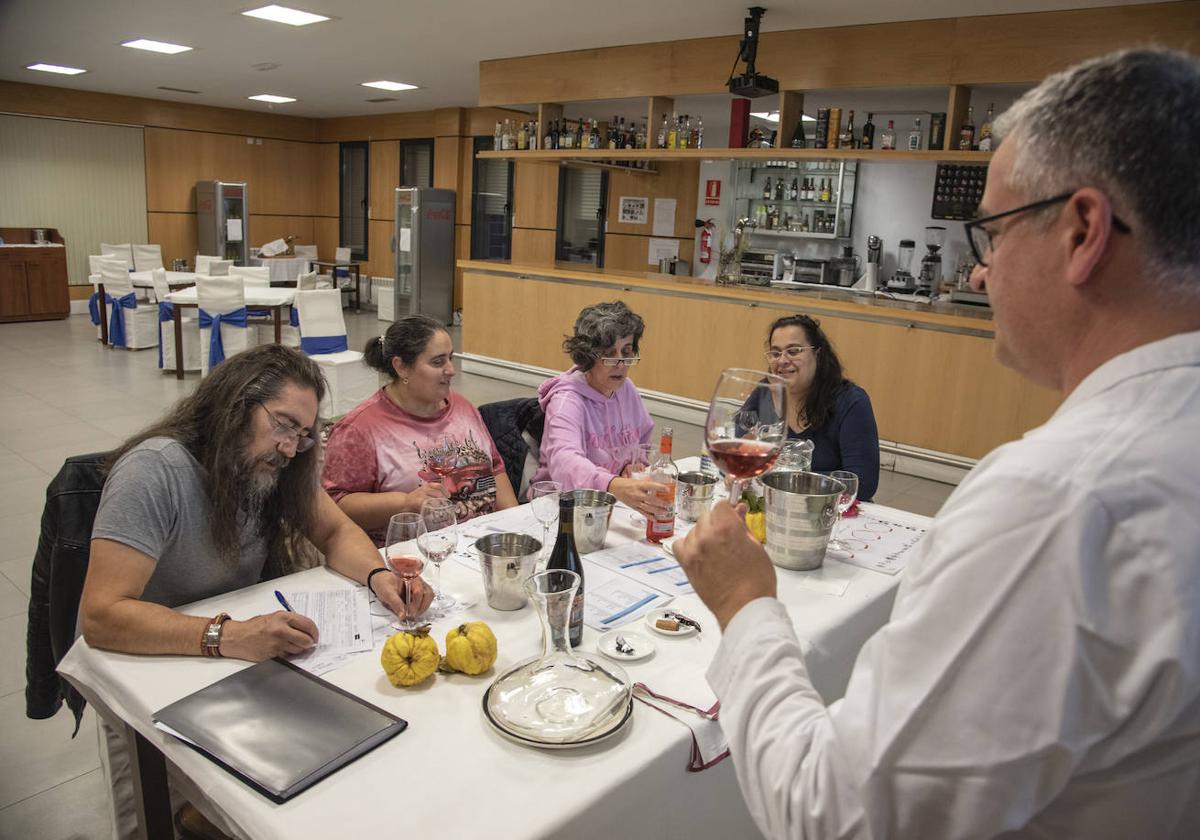 Una de las clases de hostelería que se imparten en el centro de FP de Nueva Segovia.