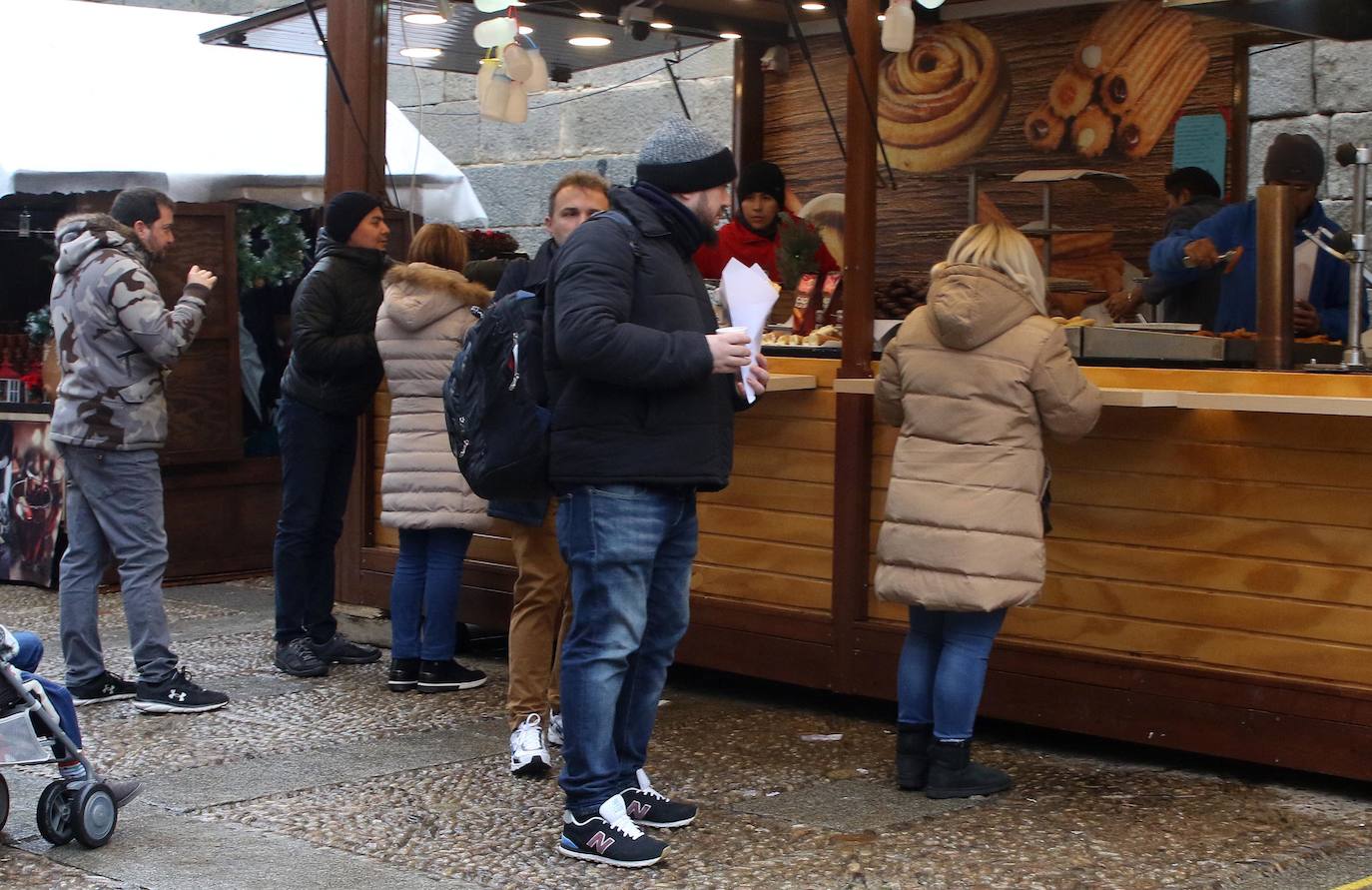 Segovia, repleta de turistas durante el puente