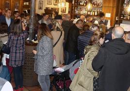 Los turistas llenan Segovia en el puente de la Constitución