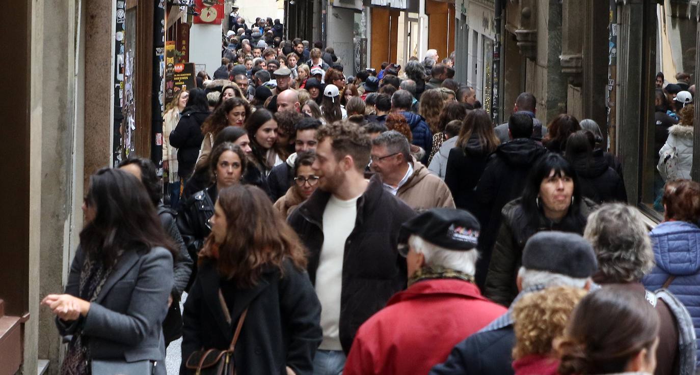 Segovia, repleta de turistas durante el puente