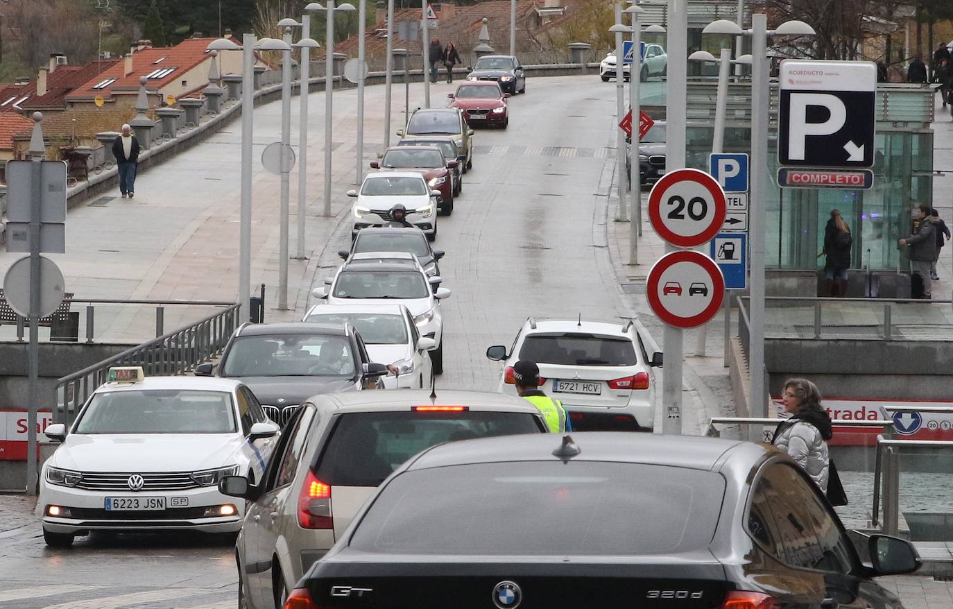 Segovia, repleta de turistas durante el puente