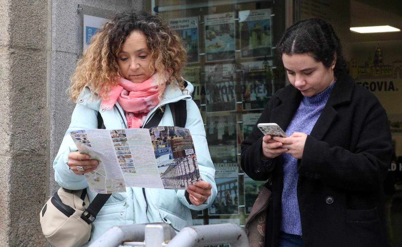 Segovia, repleta de turistas durante el puente