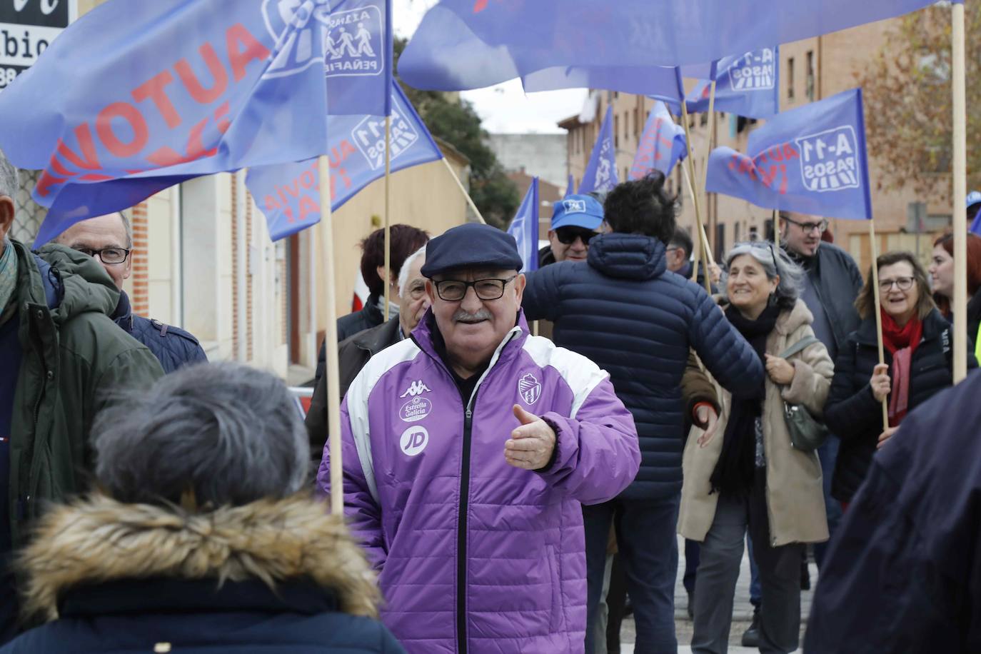 En imágenes, la concentración de la plataforma ciudadana A11 en Peñafiel