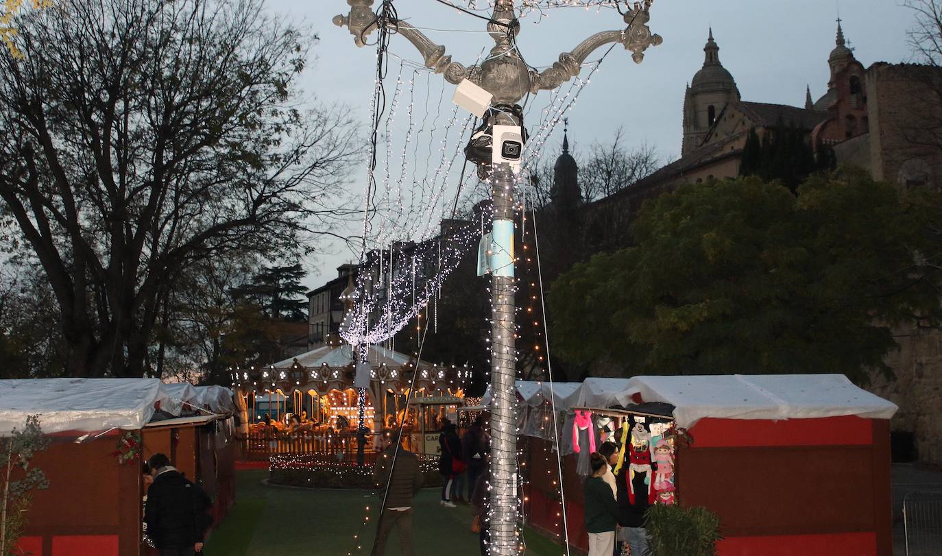 Cámara instalada este lunes en el Paseo de la Navidad.