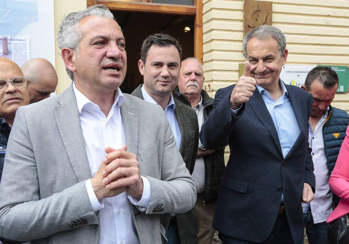 Nicanor Sen, arropado por José Luis Rodríguez Zapatero y Javier Alfonso Cendón en un acto de campaña en Cistierna.