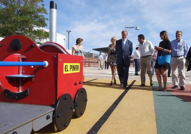 Inauguración, por el entonces alcalde, Francisco Javier León de la Riva, del paseo nacido del soterramiento en el Pinar (12 de septiembre de 2014).