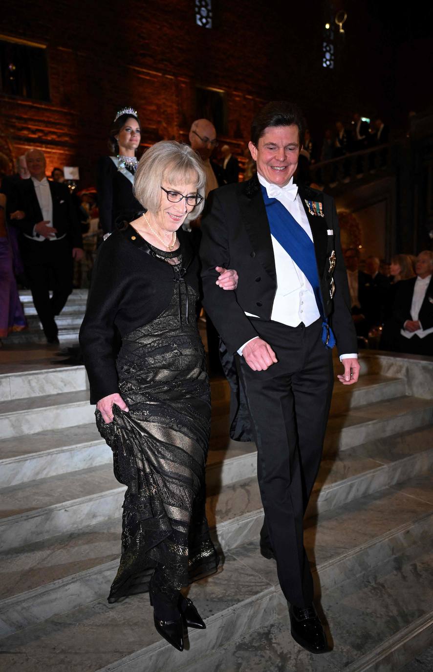 El portavoz del Parlamento Sueco, Riks Dag Andreas Norlen, junto a la ganadora del Premio Nobel de Economía, Claudia Goldin.