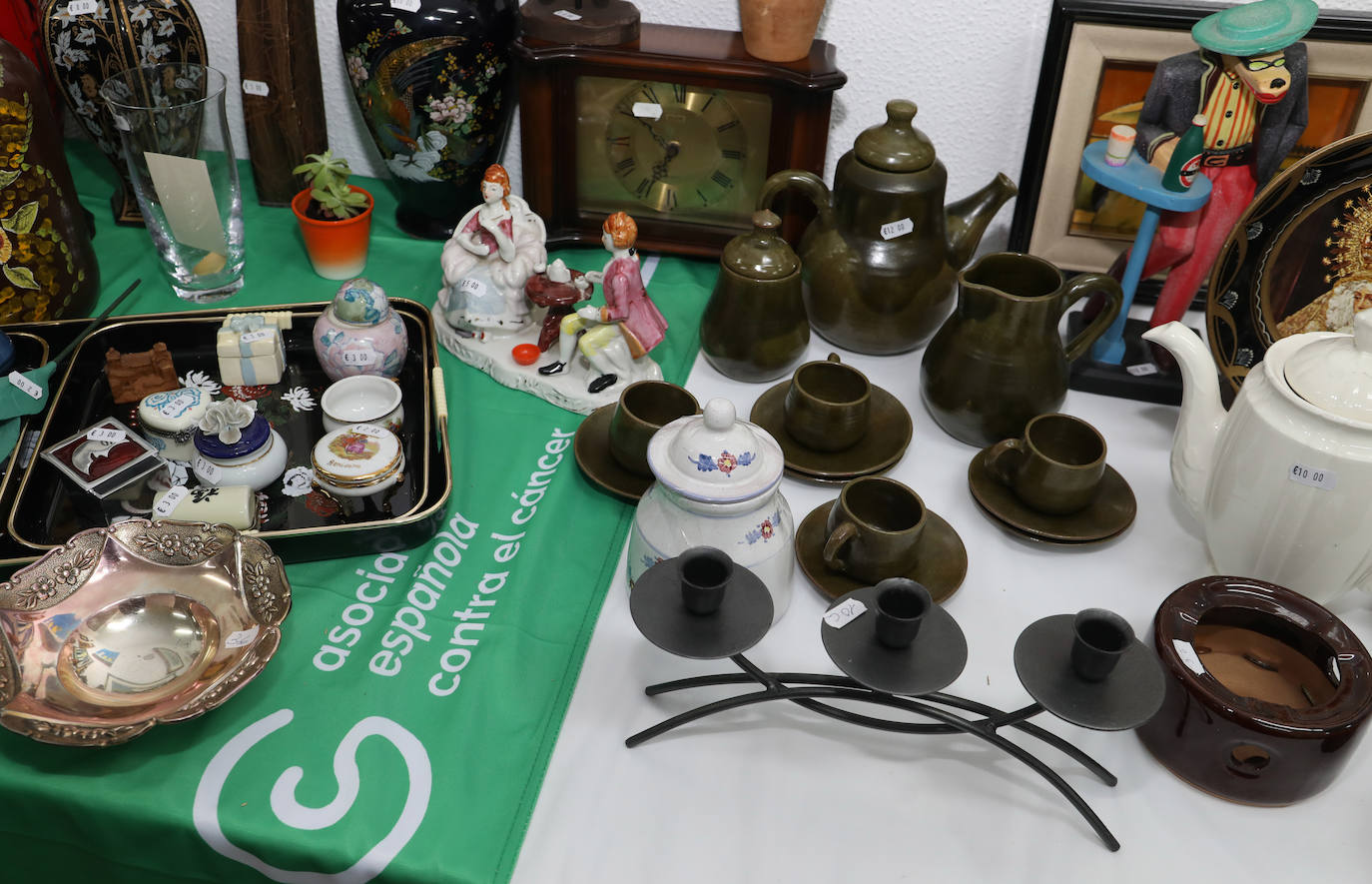 El mercadillo navideño de la Asociación Contra el Cáncer