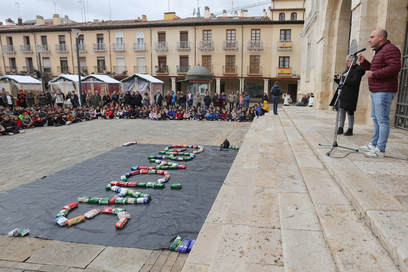 La Salle arranca su campaña de alimentos de Navidad en la Plaza Mayor