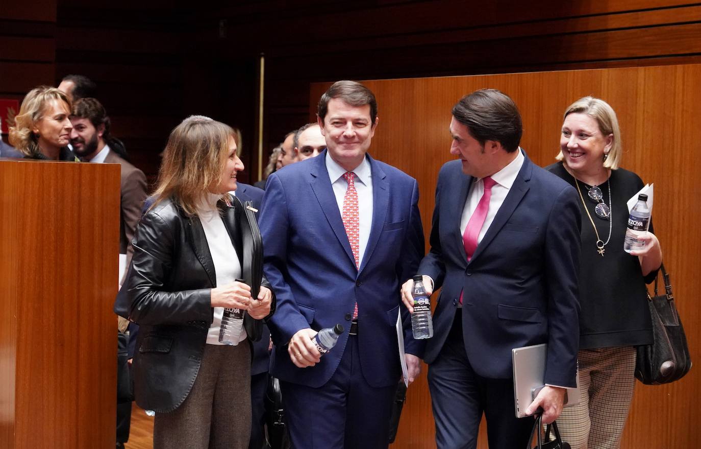 Mañueco al PSOE: «Ustedes aplauden la vuelta de Puigdemont sin ser juzgado»