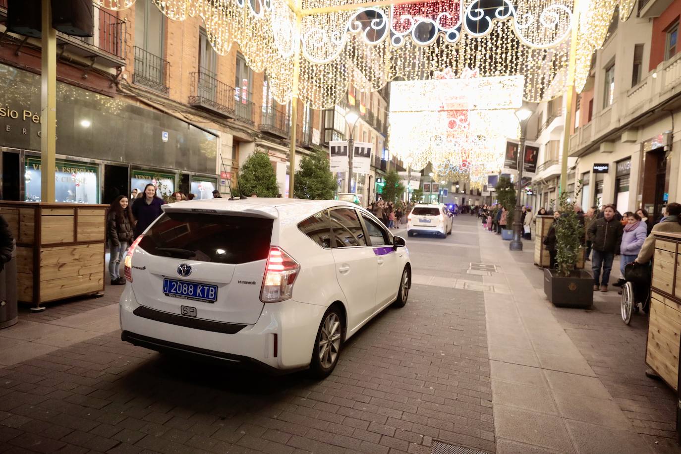 La cabalgata de taxis para los abuelos de Valladolid