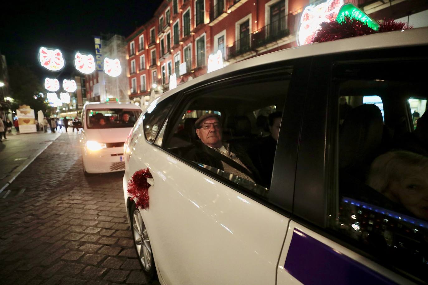 La cabalgata de taxis para los abuelos de Valladolid