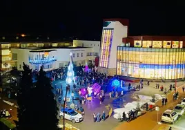 Iluminación navideña en el centro del municipio
