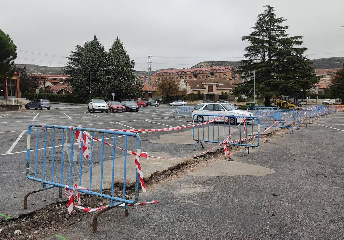 Obras de renovación de redes en la plaza de las Piscinas.