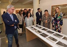 La viceconsejera de Cultura y la alcaldesa, durante la inauguración de la renovación de la muestra permanente de Caneja, el pasado octubre.