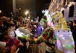 Imagen de la Cabalgata de Papá Noel 2022 en Valladolid.