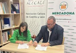 Representantes de Acecale y Mercadona, en la firma.