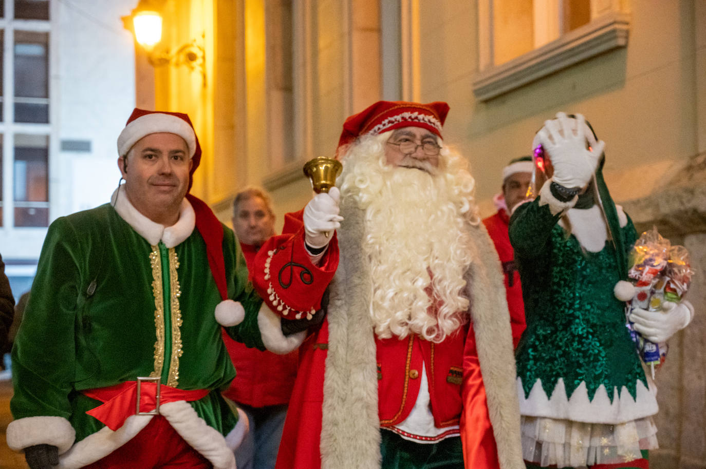 Papá Noel llena las calles de Palencia