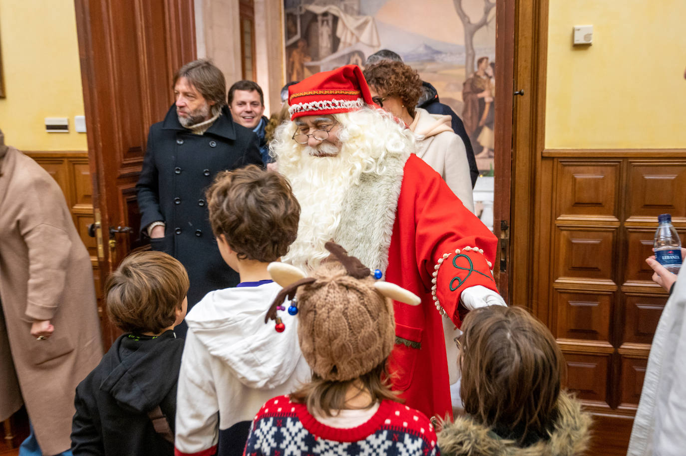 Papá Noel llena las calles de Palencia