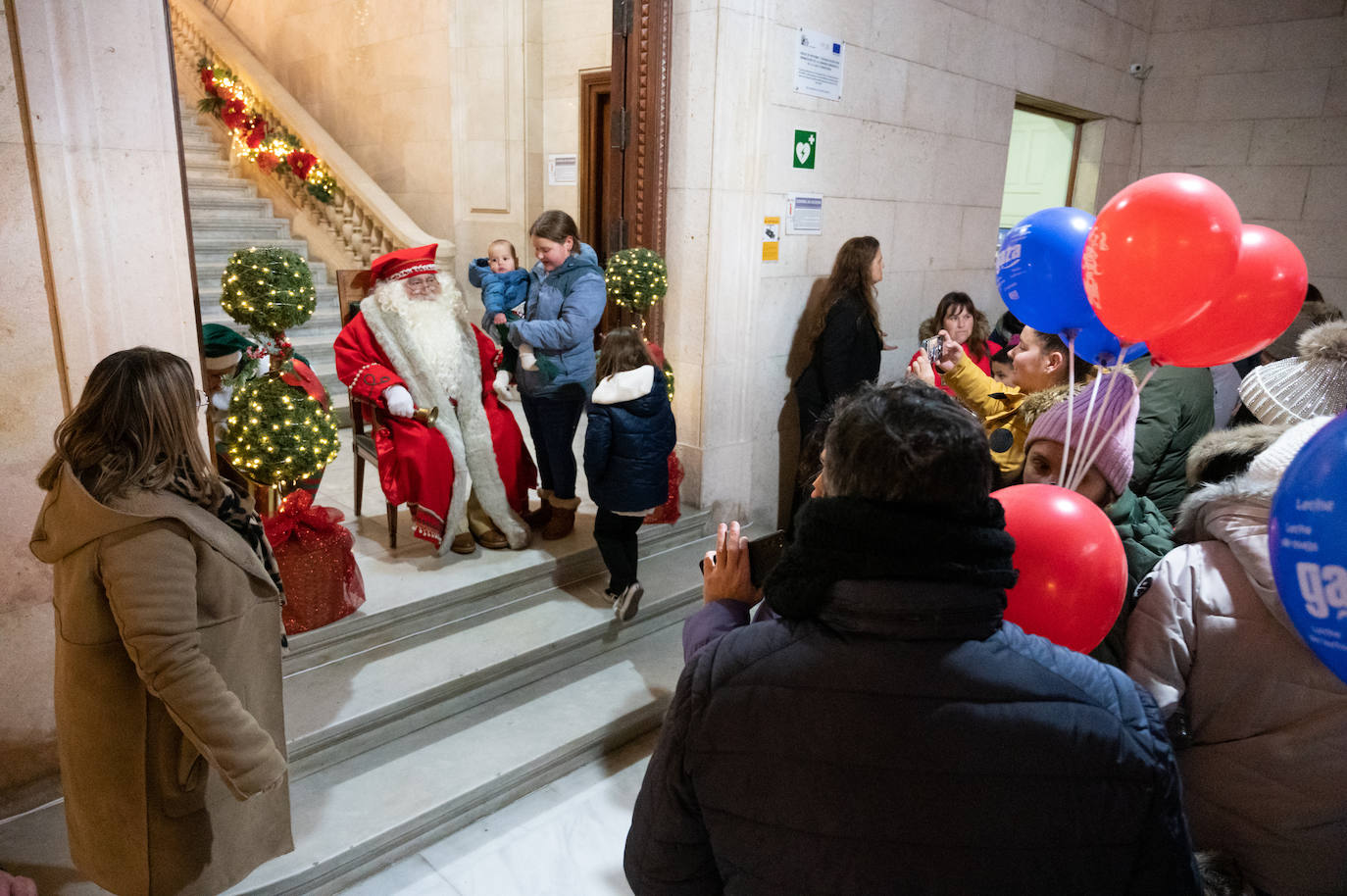 Papá Noel llena las calles de Palencia