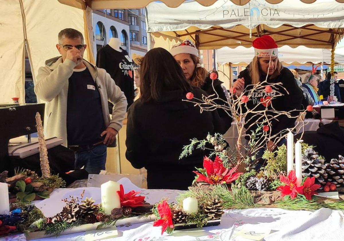 Mercadillo en la plaza del Ayuntamiento de Guardo.