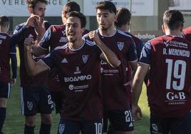 Javi Borrego celebra el segundo tanto de la Gimnástica Segoviana ante el Atlético Paso.