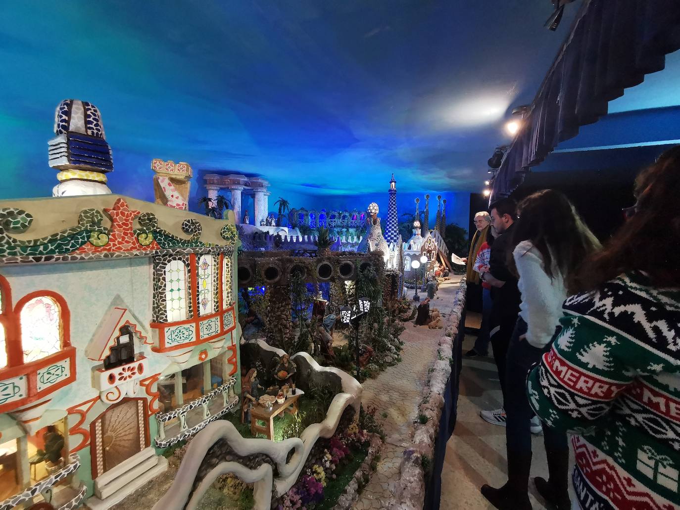 El colegio La Salle se inspira en Gaudí para su belén