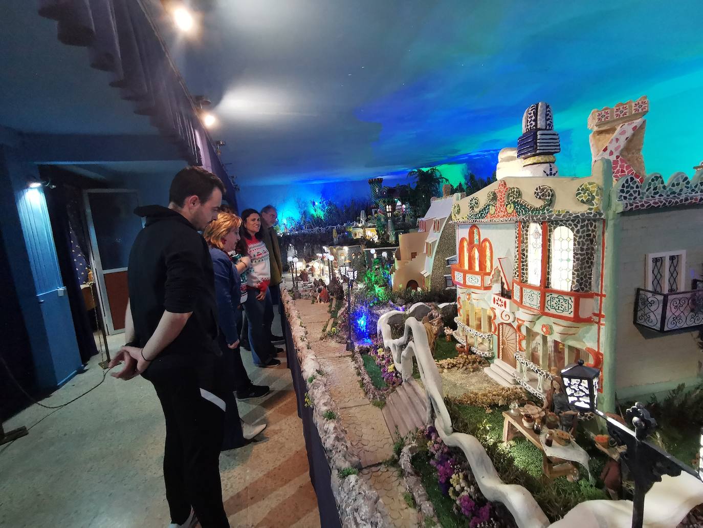 El colegio La Salle se inspira en Gaudí para su belén