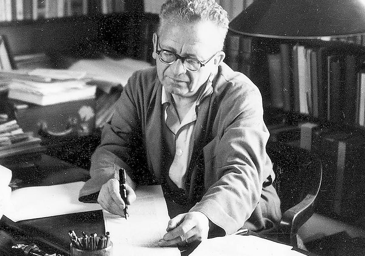 Max Aub en su estudio.