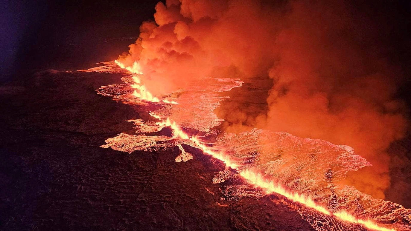 Las imágenes de la erupción del volcán en la ciudad islandesa de Grindavik