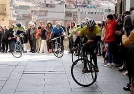 La Carrera del Pavo pierde velocidad por la ubicación del árbol navideño