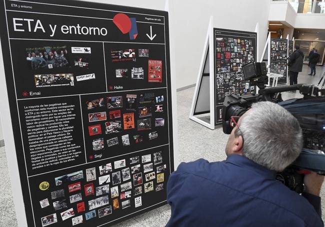 Exposición sobre las 'Pegatinas del odio' montada en Burgos este año.