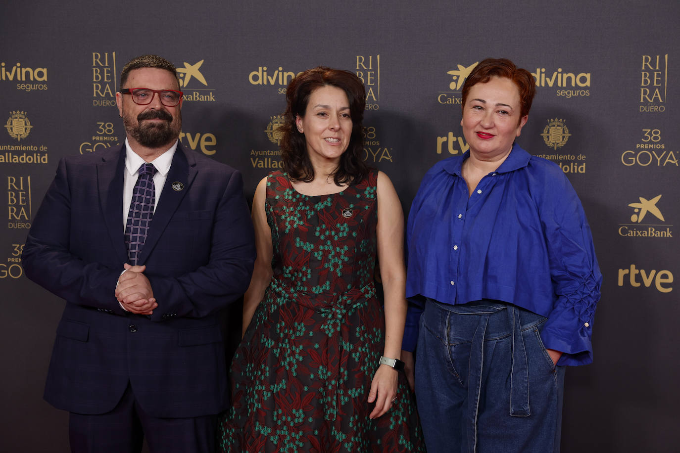 En el centro, Lorena Ares, directora de 'Hanna y los monstruos', junto a los productores Ángeles Hernández y David Matamoros, nominados a mejor película de animación.