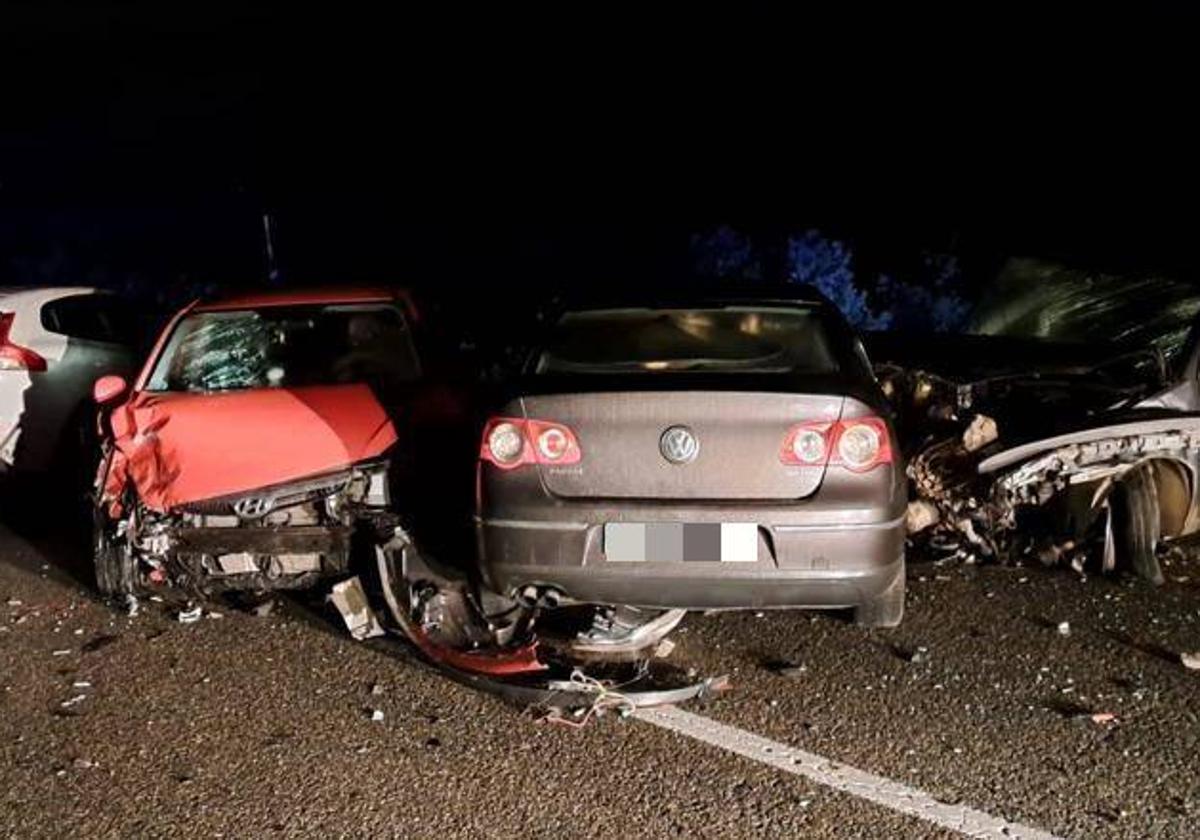 El hielo provoca una colisión múltiple de doce vehículos en la A-67 en Palencia