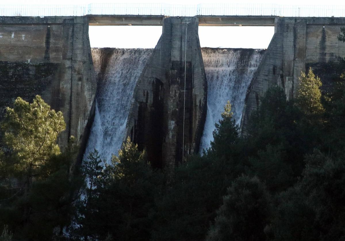 La presa de Puente Alta, en Revenga, recibiría parte de la inversión solicitada.